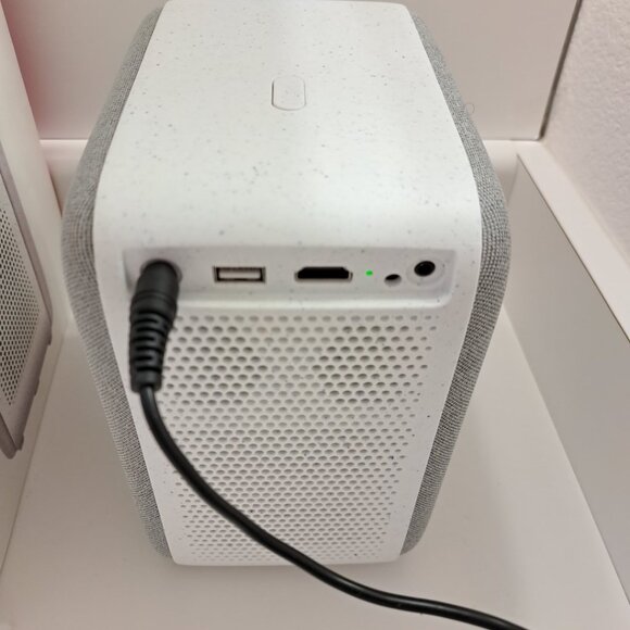 Etoe Model A1192 E2 Pro Projector Native 1080P FHD 4K, WiFi, 5G, Bluetooth, Apps - Picture 7 of 9